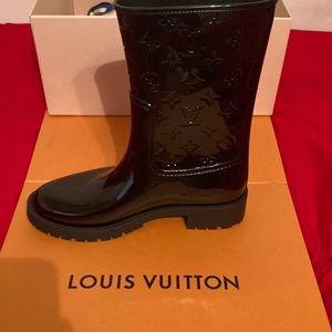 Brand new Louis Vuitton Rain boots Never been worn size 41 Which is a size (11)